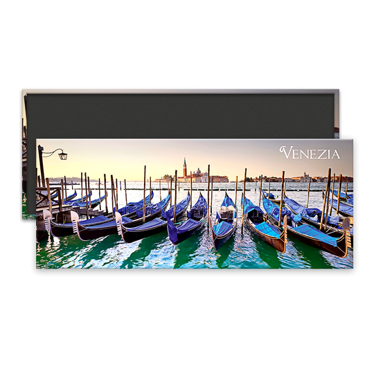 VE M 004 - Venice, gondolas